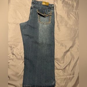 Cropped ankle jeans with embroidered pockets